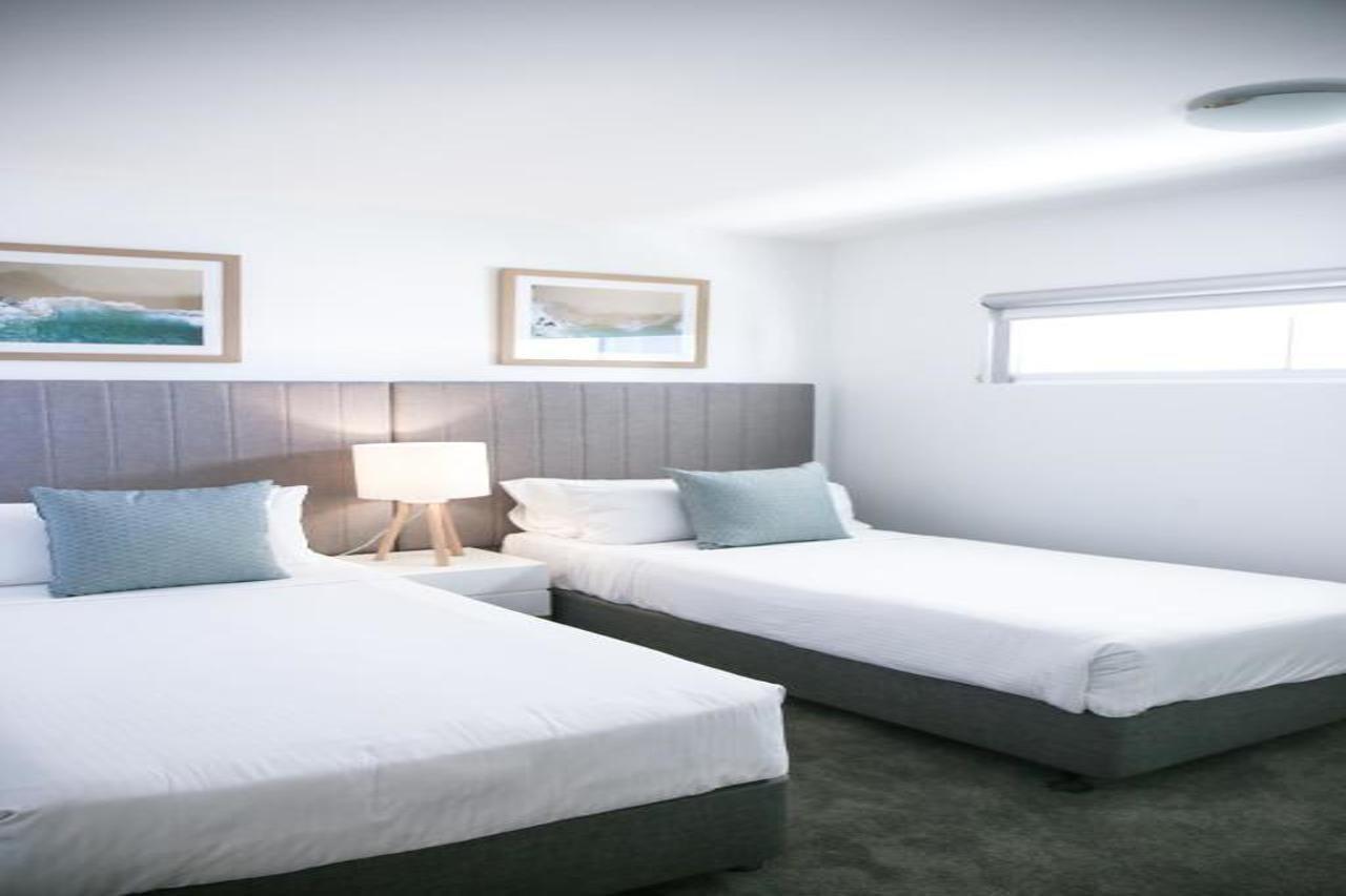 Rumba Beach Resort Caloundra Eksteriør billede A bedroom at the hotel