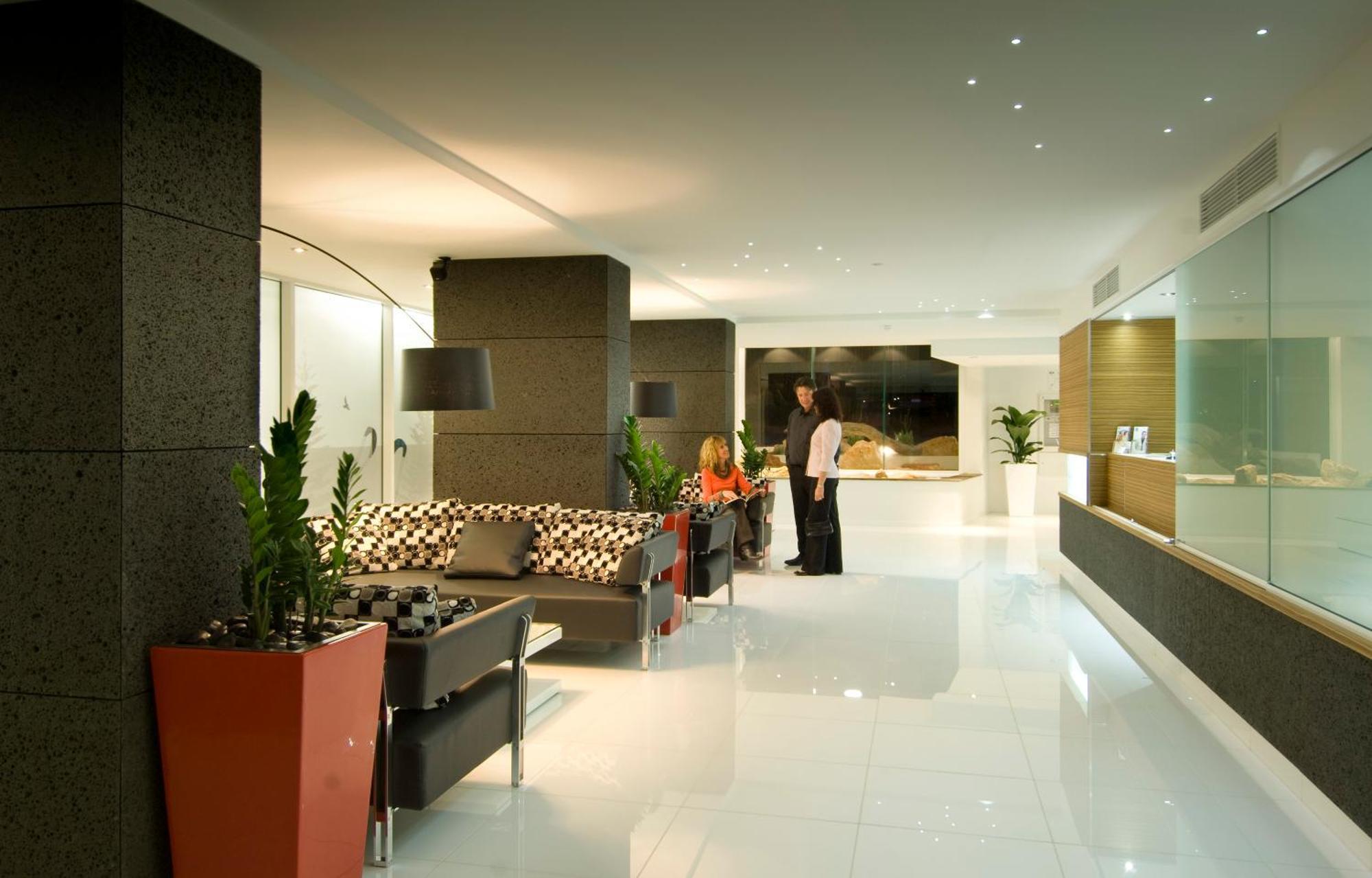Rumba Beach Resort Caloundra Eksteriør billede The lobby of the hotel