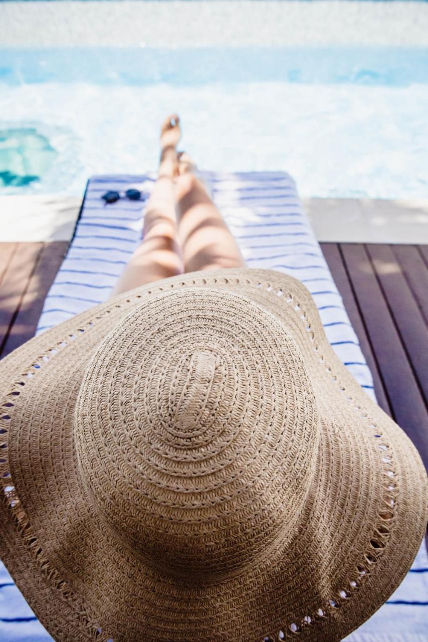 Rumba Beach Resort Caloundra Eksteriør billede Sunbathing